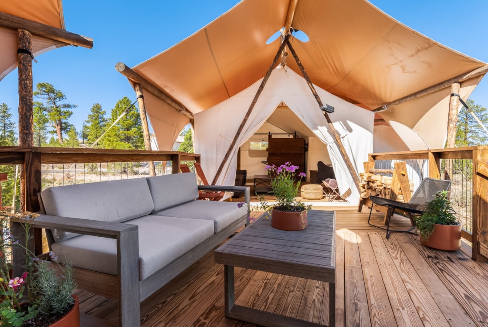 Safari-style canvas tent at Under Canvas Bryce Canyon in the evening
